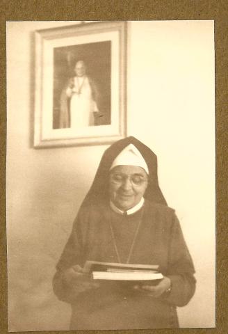 Mother Anna Dengel receives the Decretum Laudis, 1959